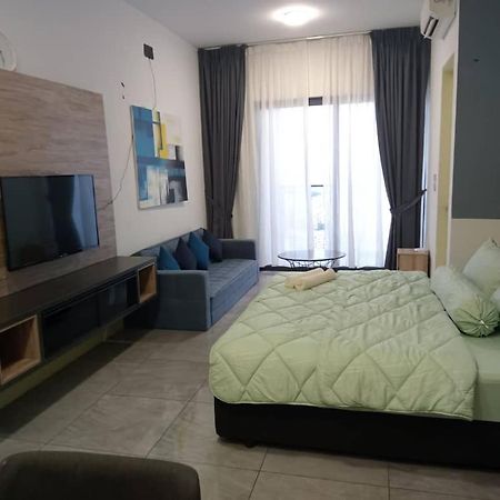 Homestay Shah Rizki At Imperio With Swimming Pool Muslim Friendly Malacca Exterior photo